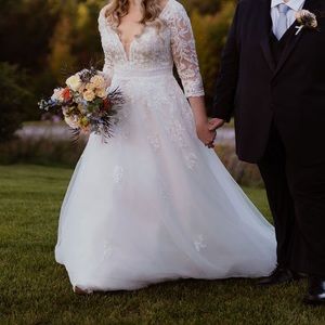 Maggie Sottero Raphael Wedding Dress - Size 16